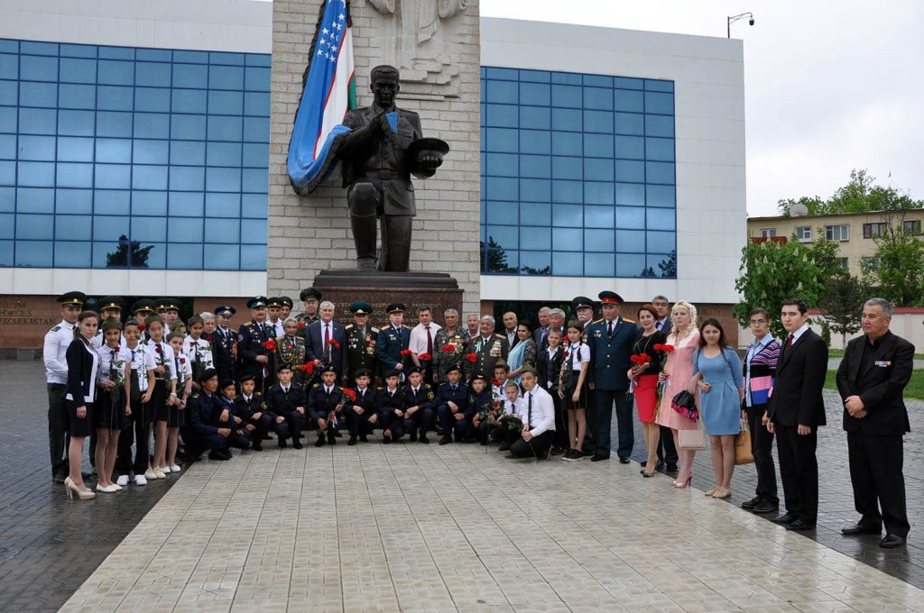 Копия Знамени Победы подарена Узбекистану
