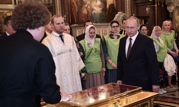 Путин приложился к мощам Николая Чудотворца