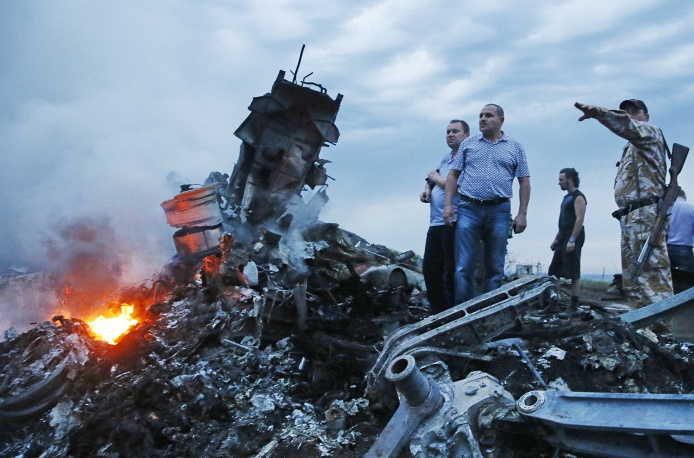 Почему США скрывают информацию о крушении малазийского MH17 над Донбассом