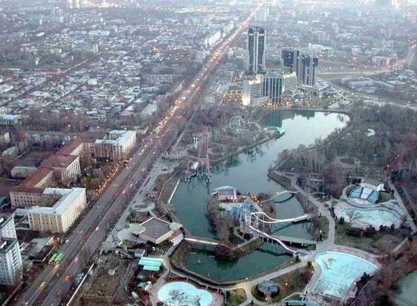 На столичных дорогах демонтируют железные решетки