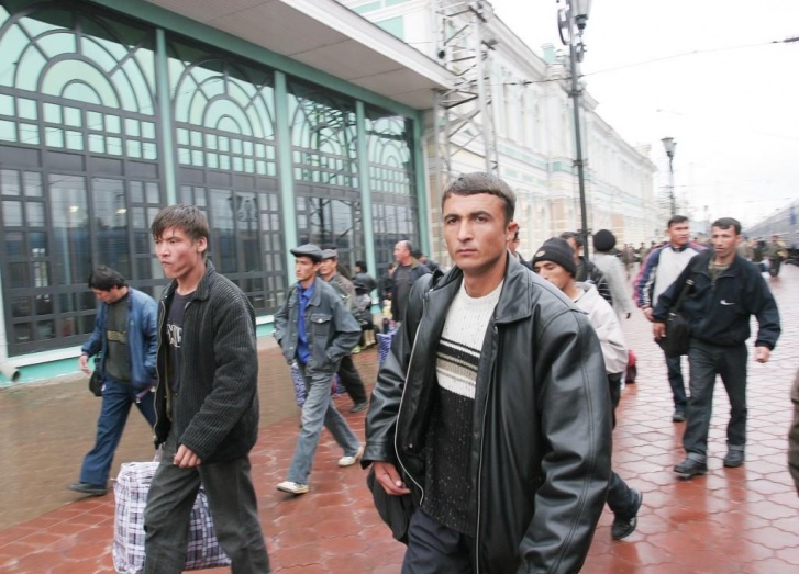 Узбеков предостерегли от массовых драк в России