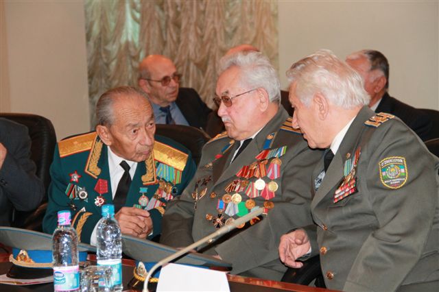 Мирзиеев щедро отметил ветеранов Второй мировой