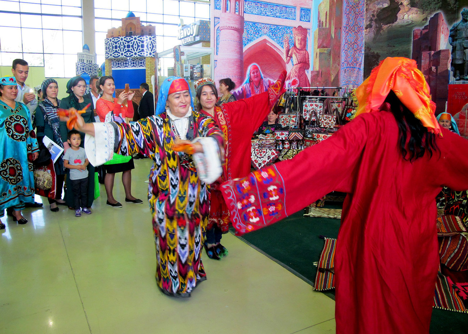 Узбекистан считает туристов миллионами