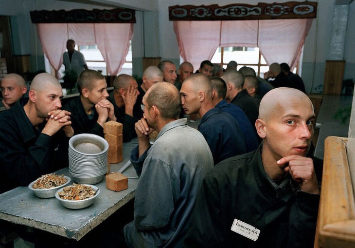 В российских тюрьмах большинство «держат» узбеки и таджики