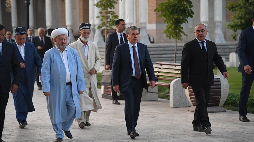 Президент почтил память Ислама Каримова в Самарканде