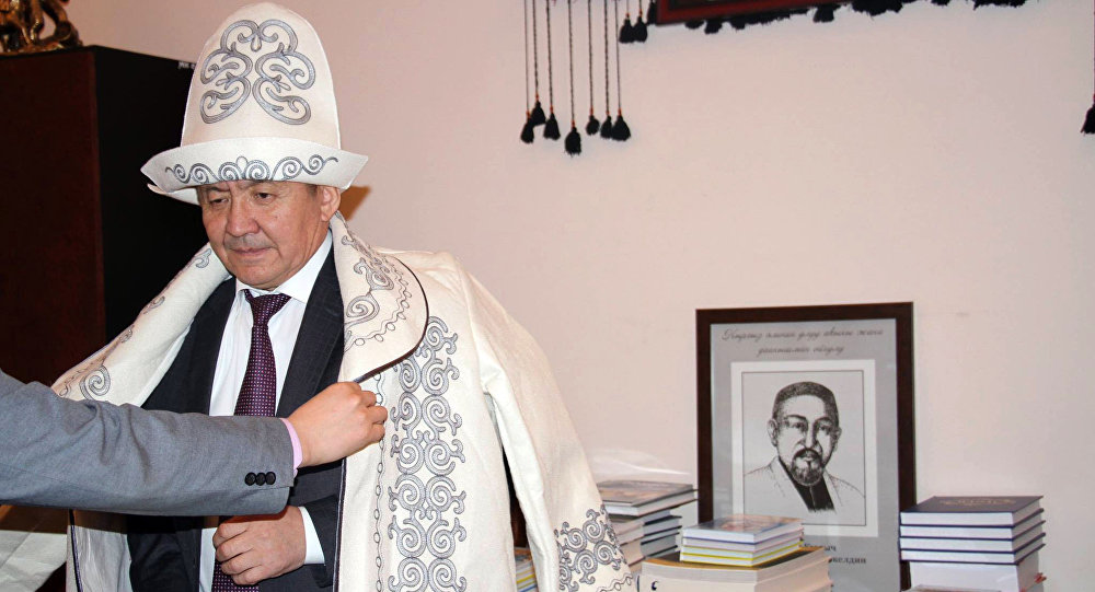 Министр попросил больше не дарить ему чапаны