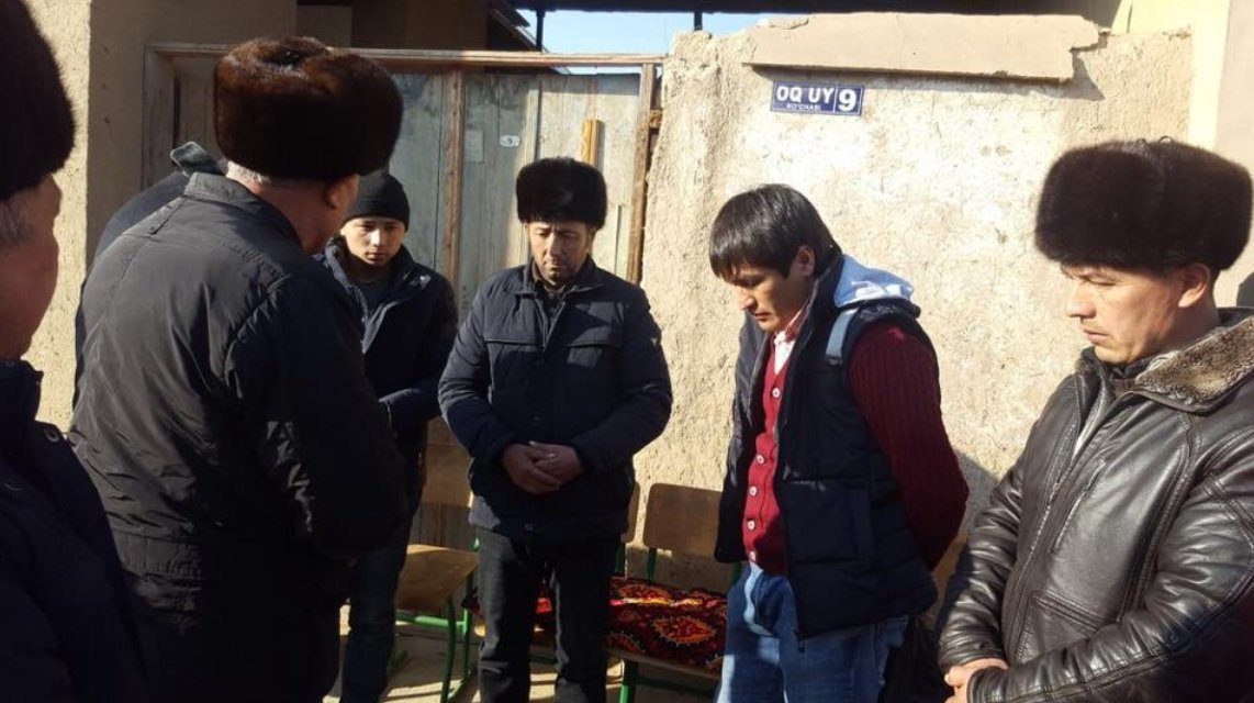 Семьям сгоревших узбеков помогают всем миром