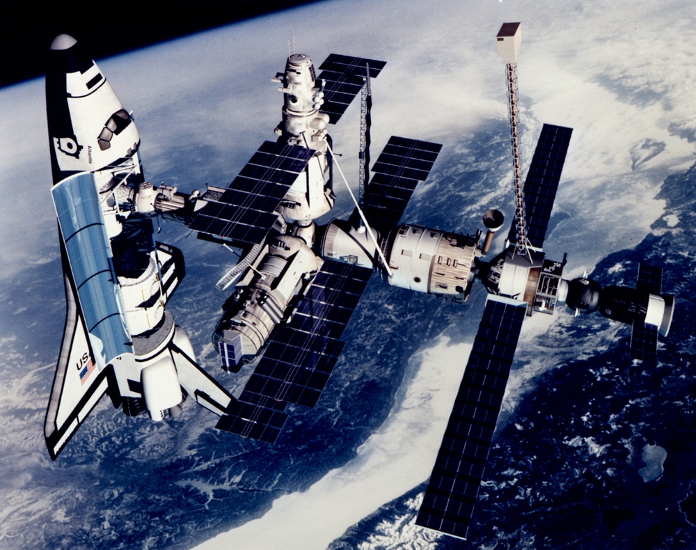 Сколько получают космонавты