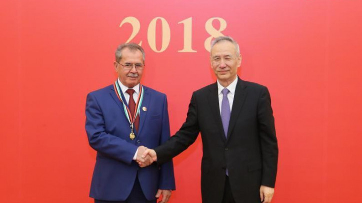 Китай наградил узбекского ученого-медика