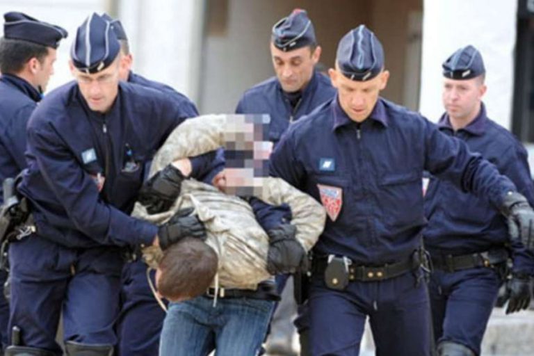 Чеченцам платили за въезд в Париж