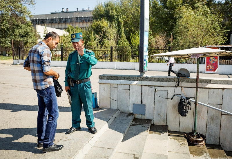 Милиционеров снимают с постов у ташкентского метро