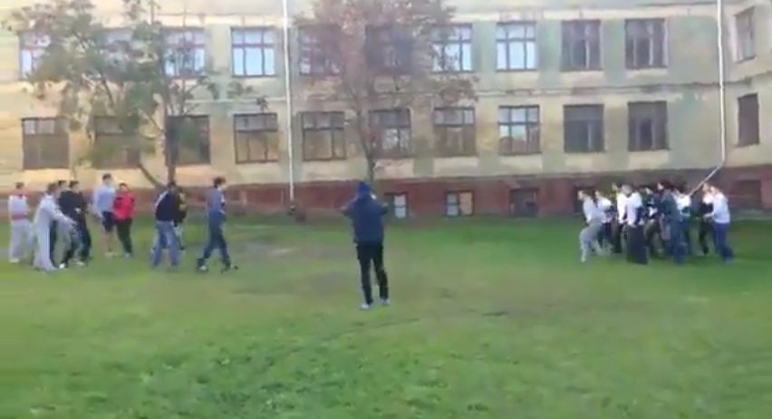 Ташкентские школьники устроили массовую драку
