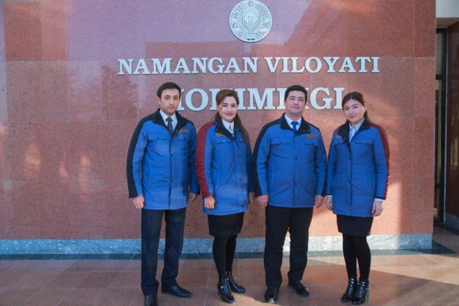 Сотрудников хокимията узнают по спецодежке