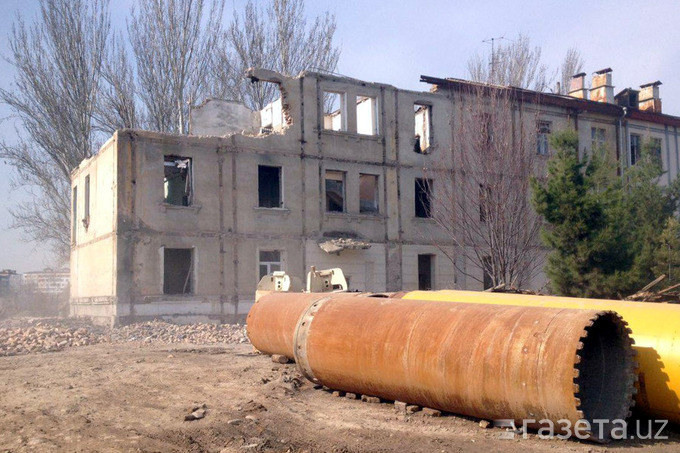 Дом на набережной Анхора разбирали с жильцами