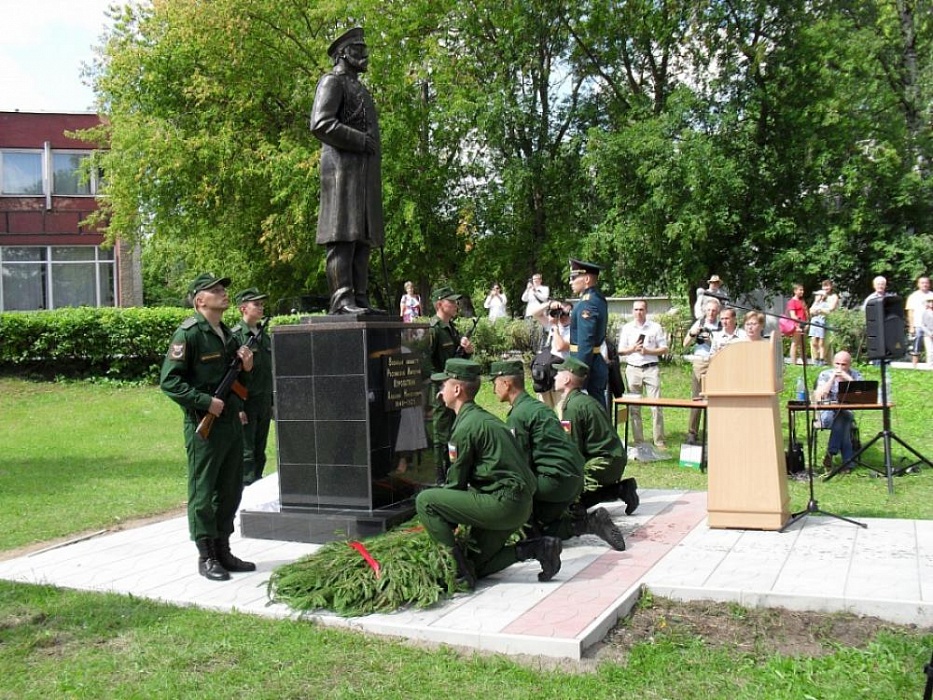 Губернатор Туркестана дождался памятника