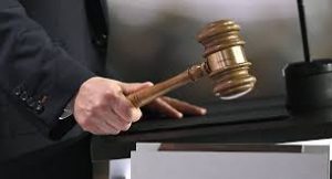 Экс-судья уличен в растлении 12-летней школьницы