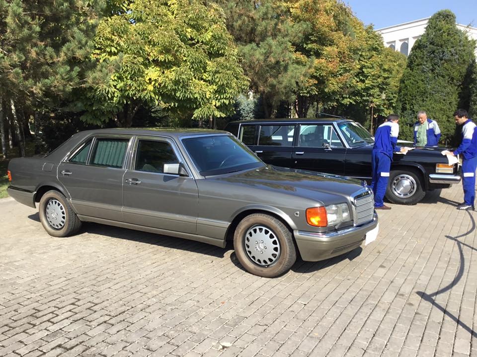 Народу впервые показали автомобили Ислама Каримова