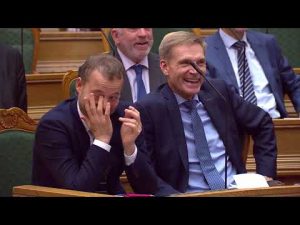 Доклад премьера высмеяли в парламенте