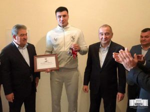 Боксер-гвардеец получил квартиру от президента за золото ЧМ-2019