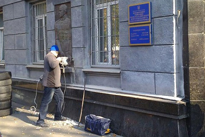 Негодяи снесли барельеф маршалу Победы в Одессе