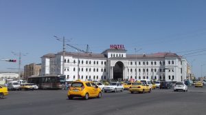 Китайские туристы вдесятеро переплатили самаркандскому таксисту