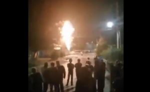 Водитель ВАЗ снес газовую трубу на Карасу