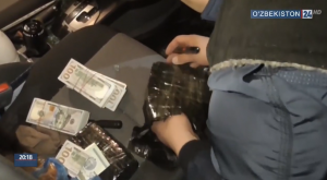 Ферганца поймали на вывозе из страны более полумиллиона долларов
