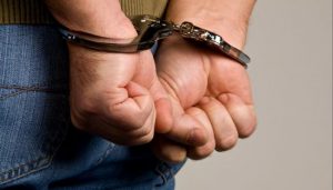 Выманил 2,2 тысячи долларов на Академию МВД