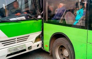 Два пассажирских автобуса столкнулись в Сергели