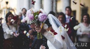 Долларовый дождь пролился на свадьбе в Ташкенте