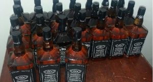 66 бутылок элитного виски нашли в тайнике поезда в Нукусе