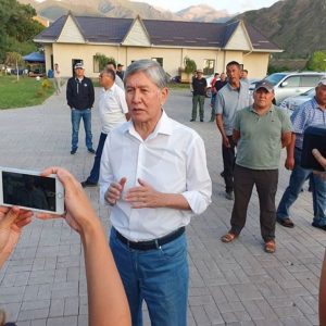 Алмазбека Атамбаева отправили на судебно-психиатрическую экспертизу