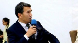Мертвого дипломата подбросили к подъезду дома