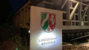 Девятерых насильников школьницы оправдали в Германии