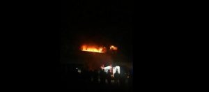 20 бутиков сгорели в торговом комплексе в центре Навои
