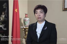 Посол Китая передала матпомощь узбечкам