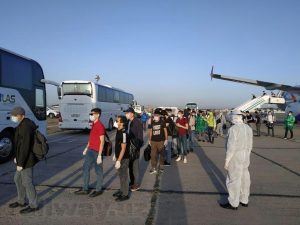 Более двух тысяч узбекистанцев за неделю вывезли чартерами из России