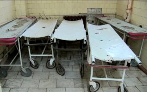 Cкандал из-за вскрытия покойников разразился в Киргизии