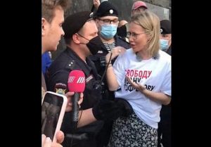 Собчак повязали у здания ФСБ из-за пикетов