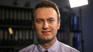 В Омске госпитализированного без сознания Алексея Навального подключили к аппарату ИВЛ