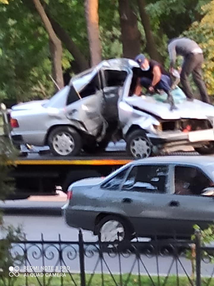 Владелец Mercedes  в Ташкенте оказался плохим водителем