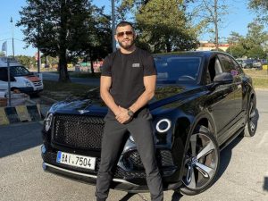 Звезда узбекского UFC похвастал Bentley Bentayga