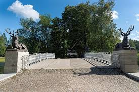 Скульптуры из Ташкента украсили музей-заповедник под Питером