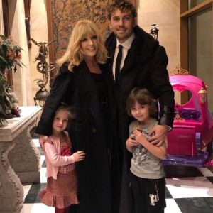 Гуру пластической хирургии оценил новую внешность Пугачевой