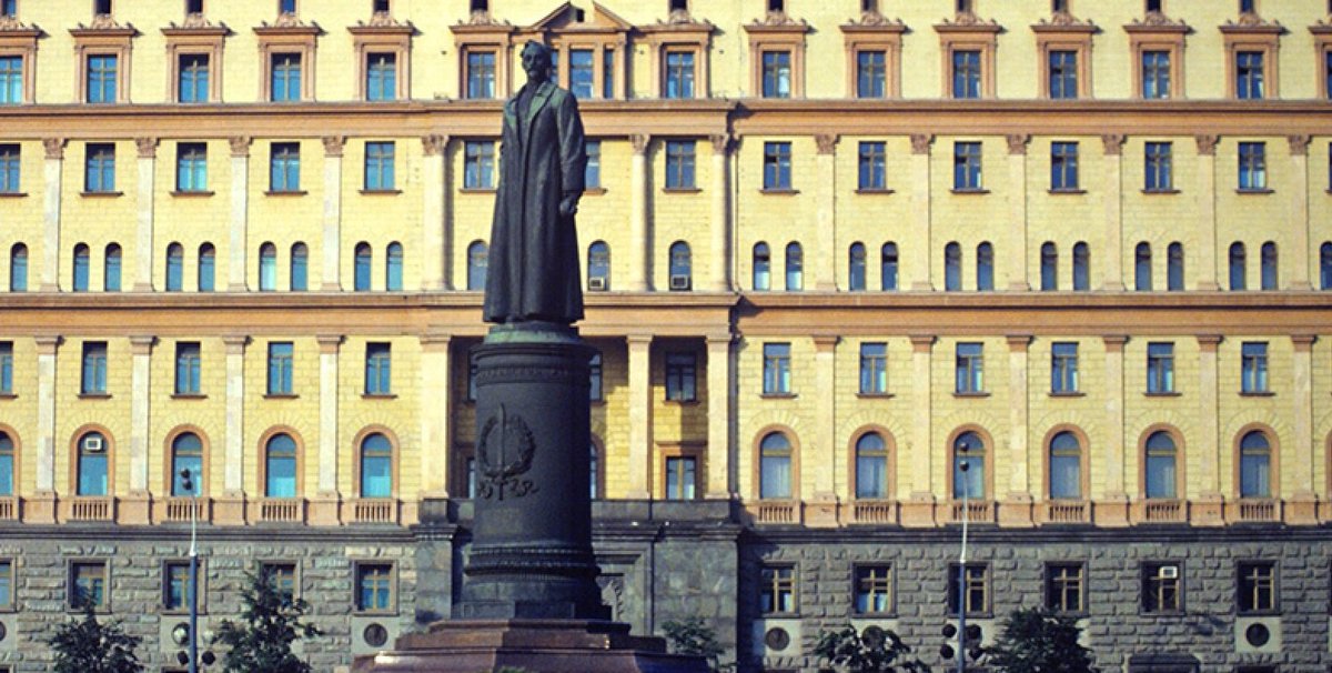 В Москве требуют вернуть памятник Дзержинскому