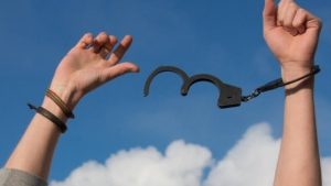 Шавкат Мирзиёев помиловал стариков, женщин и фанатиков