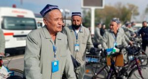 Пенсионеры из Ферганы «двинули» на велосипедах в Самарканд