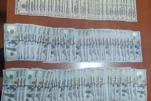 Фальшивые 24 тысячи долларов «толкали» в чайхане Коканда