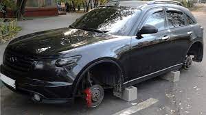 Сына главы Госкомитета безопасности подозревают в краже колес с машин в Бишкеке