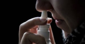 Судить рано: эксперты о спрее для носа от COVID-19